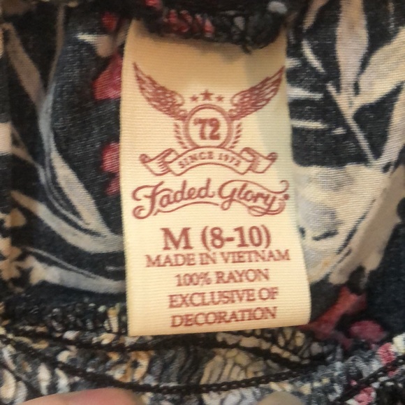 Donated!!!🚨Last chance‼️Floral top - Picture 2 of 7